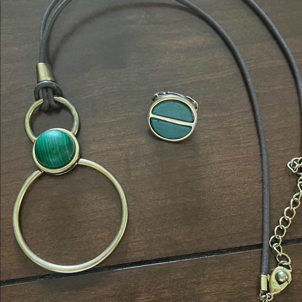 SET/Chico's Gold and Green Circle Pendant Necklace and Ring